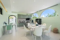 Xiaolu Chenke·Bandao Vista Bed and Breakfast (Wanning Shimei Bay Shenzhou Station Branch)