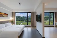 七遇·SEVENMEET·180°山景滑雪度假民宿（安吉雲上草原店） 大溪村附近的飯店