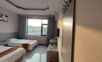 Luoshan Fuying Business Hotel