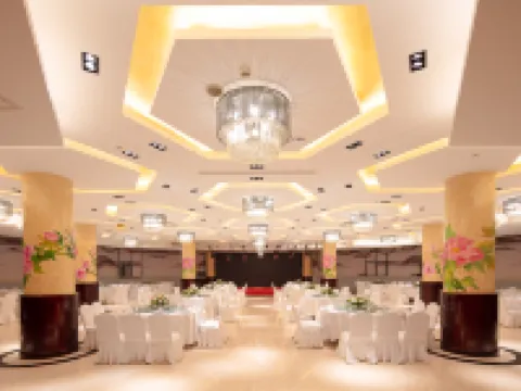 Silverhall Grand Hotel Hotels in Qichun