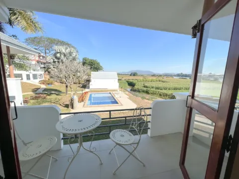 ห้องซูพีเรียร์ เตียงใหญ่ พร้อมระเบียง 