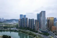 大魔方·秋野子設計師酒店（成都金融城演藝中心心島地鐵站店） 鄰近世紀城國際展覽中心2號館的酒店