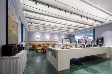 Guoling Hotel No.19 (Nanyang Bridge Shop) Отели рядом с достопримечательностью «Zhang Zhongjing Memorial Temple»