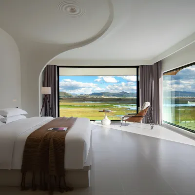 Under the East Fence of Shangri-La. Lakeside. Wetlands. Vision Hotels near Napa Hai (Yila Grassland)