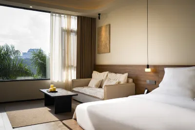Yuepu Hotel (Gaozhuang Xishuangjing Starlight Night Market)