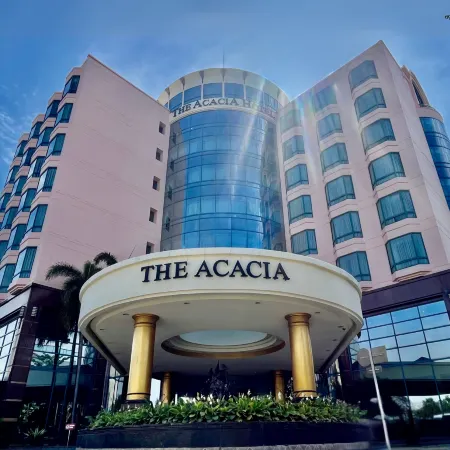 The Acacia Hotel & Resort Jakarta Отели рядом с достопримечательностью «Посольство Египта»