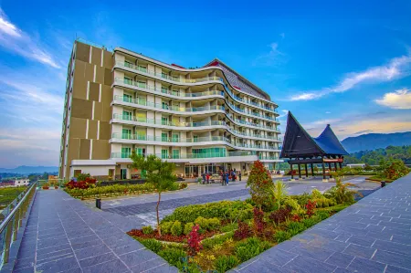 Labersa  Hotel & Convention Center Toba Отели в г. Toba Regency
