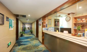 Kevin Business Hotel (Hunan Forest Botanical Garden Maozhutang Subway Station)