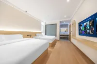 Kaishang Yuexia Shiguang Hotel (Xuanwei Railway Station)