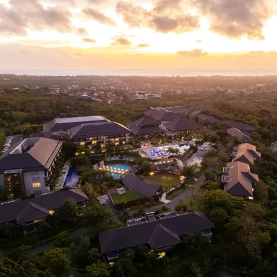 Renaissance Bali Nusa Dua Resort Отели рядом с достопримечательностью «Пляж Гегер»