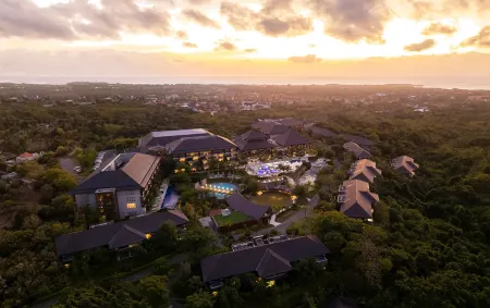 Renaissance Bali Nusa Dua Resort Отели рядом с достопримечательностью «Karma Spa at Karma Jimbaran»