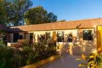 Zhaosu Mountain and Valley B&B - parking