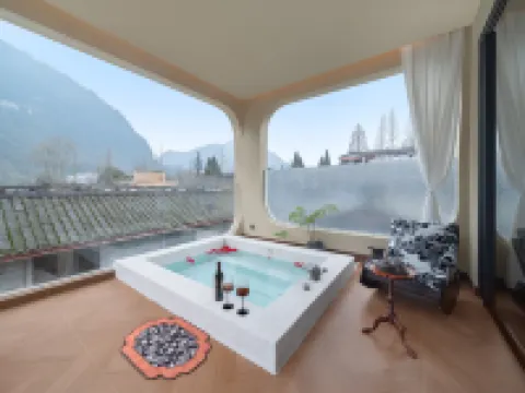 XI LI HOTSRING HOMESTAY