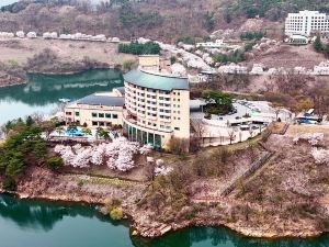 Cheongpung Resort Lake Hotel