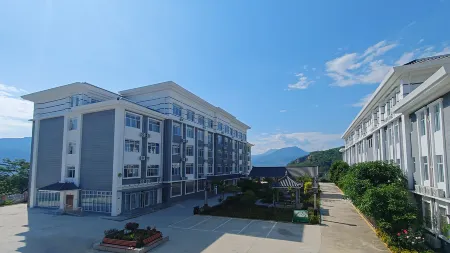 Xiaoyerong Mangxiang Wellness Center Отели в г. Хуапин