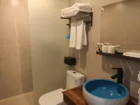 Emeishan Yuezhuang Qingyin Hot Spring Homestay - Rooftop Pools