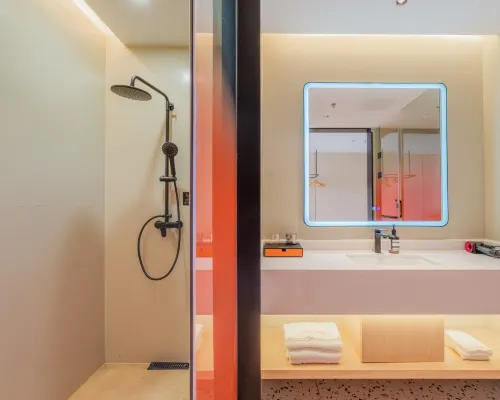 Elong ME Hotel (Zhuhai North Railway Station Changyuan Science and Technology Park) Zimmer Photos