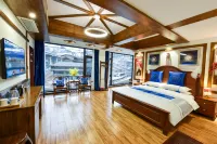 32/2000  Tuopan Shanju High-end River View Homestay (Fenghuang Ancient Town Branch) - Homestays