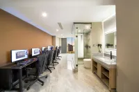 Pai Esports Hotel (Xiangcheng Lianhua Avenue People's Park Branch) Hotels in Xiangcheng
