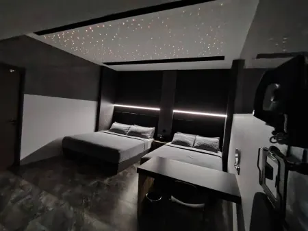 CHIENG APARTMENT Отели рядом с достопримечательностью «Yayasan Sultan Haji Hassanal Bolkiah Complex»