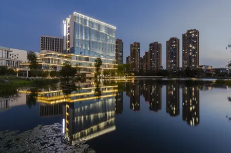 Lugang Mingyue Hotel Отели рядом с достопримечательностью «Zigong Colored Lantern Park»