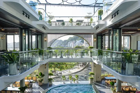 Roza Palace Отели рядом с достопримечательностью «Cat Co Beach»