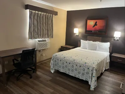 HomeTowne Studios & Suites Charlotte - Ballantyne Hotels in Pineville