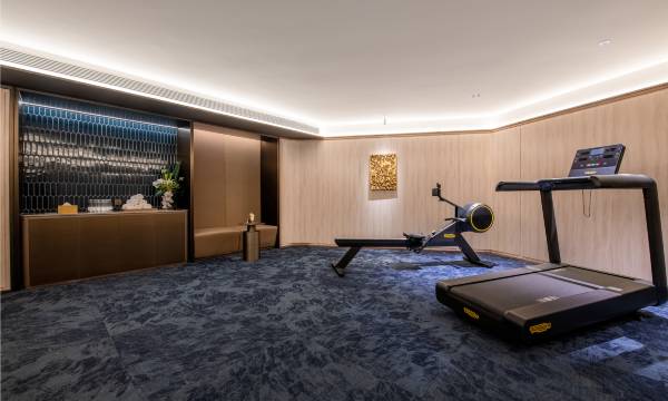 Crystal HotelChongqingRailway StationLonghu Times Tianjie