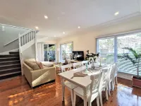 Sydney Meets Miranda, Comfy 4 Bedroom home,7 beds Miranda 호텔