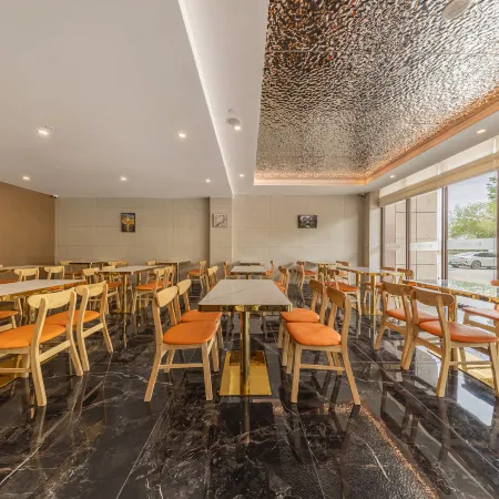 Bali Island International Hotel (Jinghe Friendly Times High-speed Railway South Station Branch)