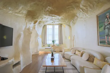 Golden Yan’an Danyun  Hotel Отели рядом с достопримечательностью «Wangjiaping Revolutionary Site»