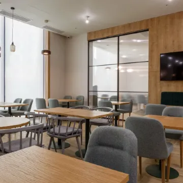 Гленвер Гарден (Ex.Hilton Garden Inn) Отели рядом с достопримечательностью «Оружейная»