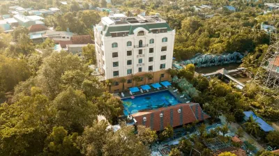 Golden Emerald Resort Hotel di Chánh Nghĩa