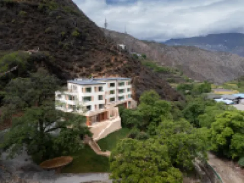 奔子欄喜林苑納達山居