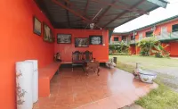 Max Travellers Inn by RedDoorz