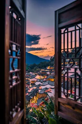 Yun Qu Feng Yin Xiaozhu (Wuyuan Huangling Scenic Area Terraced Flower Sea Branch) - con vista montagne