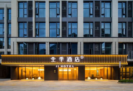 全季酒店（南昌红谷滩学府大道东地铁站店）外景图