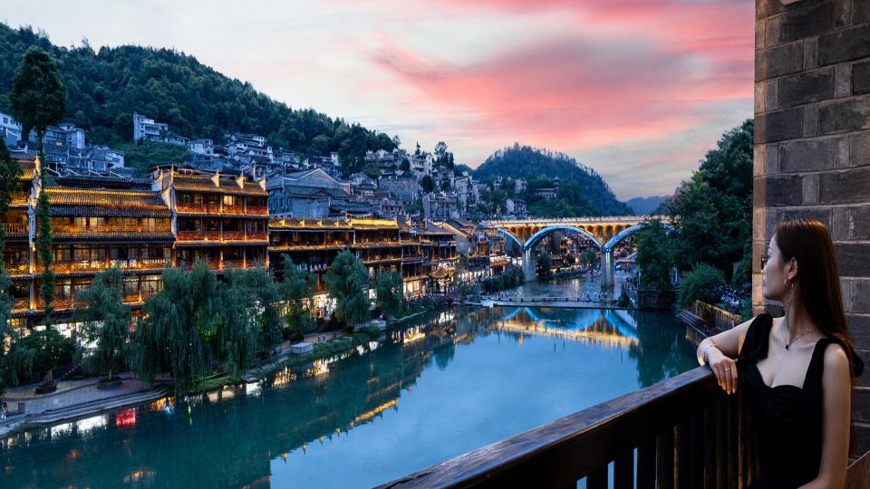 Fenghuang Jinshuian River View Hotel