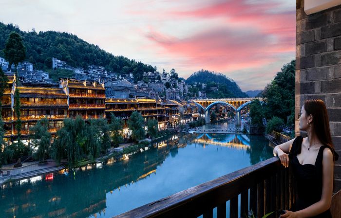 Fenghuang Jinshuian River View Hotel