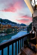 Fenghuang Jinshuian River View Hotel