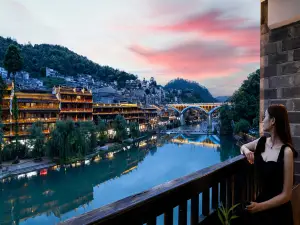 Fenghuang Jinshuian River View Hotel