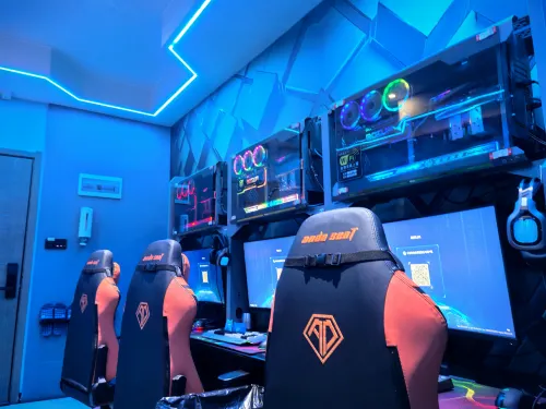 Jixiang E-sports Homestay (Gushi Chen Yuanguang Square)