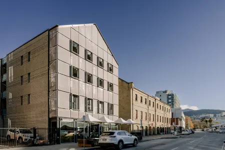 Salamanca Wharf Hotel Отели в г. Battery Point