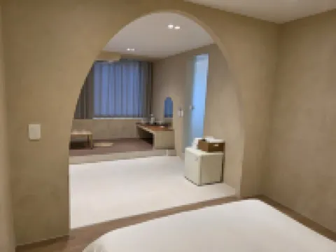 Island Stay Jeju Hoteles cerca de Plaza de Tapdong