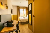 All Suites Hôtel | Paris Pleyel – L’île Saint Denis Hotel di Villeneuve-la-Garenne