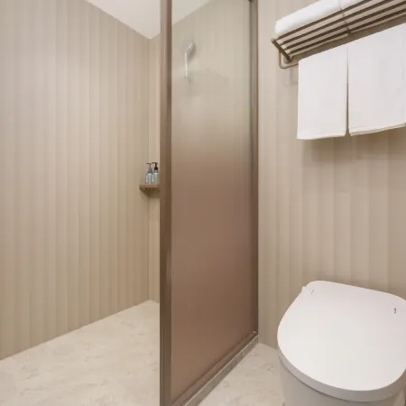 HanTing Hotel (Dalian North Station North Square Sports Center) Отели рядом с достопримечательностью «Железнодорожный вокзал Далянь-Северный»