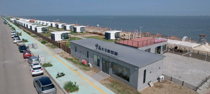 Kuanghai Capsule Hotel Base (Laoting Haiyunwan Tourist Scenic Spot) Hotel di Leting