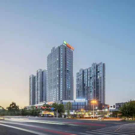 Vienna Hotel (Yueyang east railway station store)