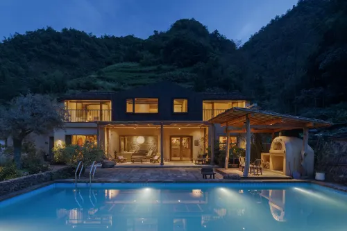 The Road's End Hotel a Xinchang