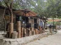 Helan Mountain Yanhua Gucun Jiugu Xiaoshe Homestay Hotels near Helan Mountain Rock Painting